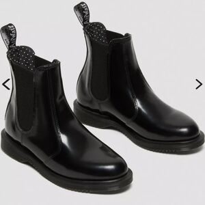 Flora Women's Smooth Leather Chelsea Boots - 10